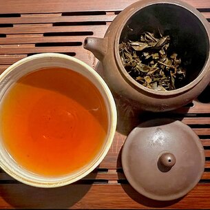 Formosa Ruan Zhi Hong Cha vonia po dreve a ovocí